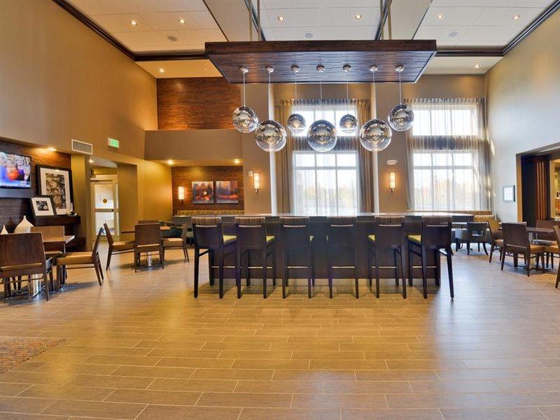 Hampton Inn&Suites Greensboro/Coliseum Area Exterior foto