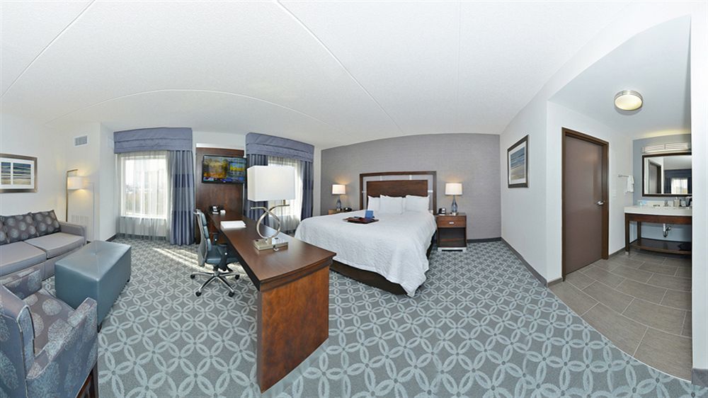 Hampton Inn&Suites Greensboro/Coliseum Area Exterior foto